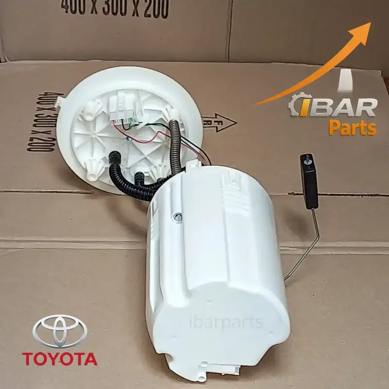 Visao interna do corpo da bomba Denso Hilux 2.8L mostrando a grade de filtragem e a succao inferior. Design POM 3 para maxima durabilidade em combustivel diesel. Sem residuos de fabricacao.