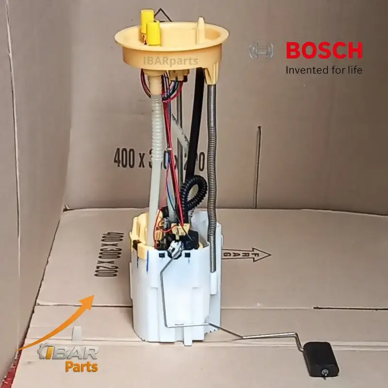 Modulo completo de bomba diesel Bosch para Amarok 3.0 TDI en empaque de carton. Brazo del flotante extendido y calibrado. Verificacion final antes del despacho con logo Bosch visible.