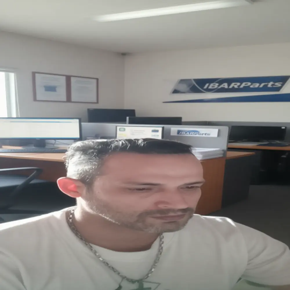 Orlando Vera - Fundador de IBARParts | Especialista en Inyección Orlando Vera, Fundador y Especialista Técnico de IBARParts - Trato directo y sin intermediarios